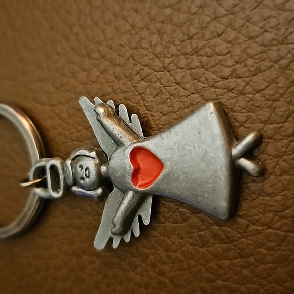 3/$30 Pewter Heart Angel Keyring Keychain - Picture 3 of 4